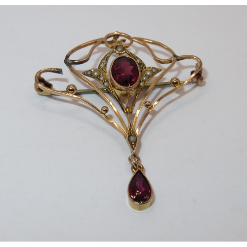 1309 - 9ct yellow gold Art Nouveau style pendant bar brooch, set with central garnet and split seed pearls,... 