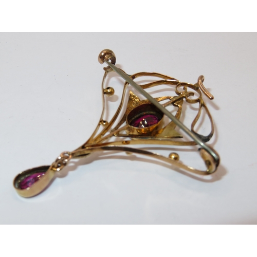 1309 - 9ct yellow gold Art Nouveau style pendant bar brooch, set with central garnet and split seed pearls,... 