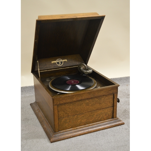 1888 - Columbia Grafonola oak cased table model windup gramophone