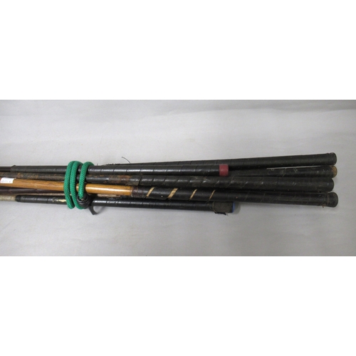 321 - Small quantity of hickory shafted and steel shafted golf clubs