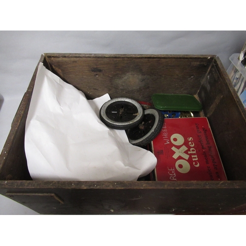 340 - Wooden box containing a quantity of various Meccano magazines and loose Meccano sets and a boxed Bay... 