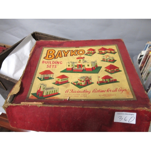 340 - Wooden box containing a quantity of various Meccano magazines and loose Meccano sets and a boxed Bay... 