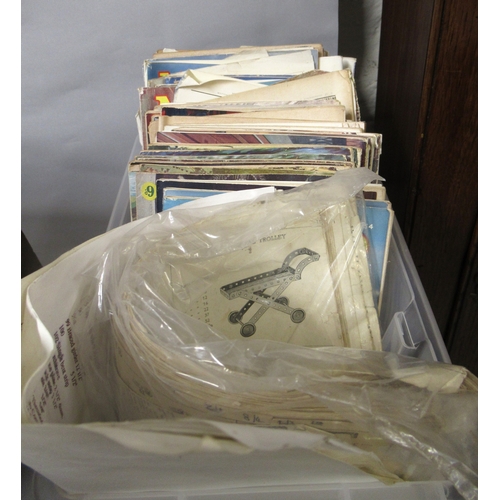 340 - Wooden box containing a quantity of various Meccano magazines and loose Meccano sets and a boxed Bay... 