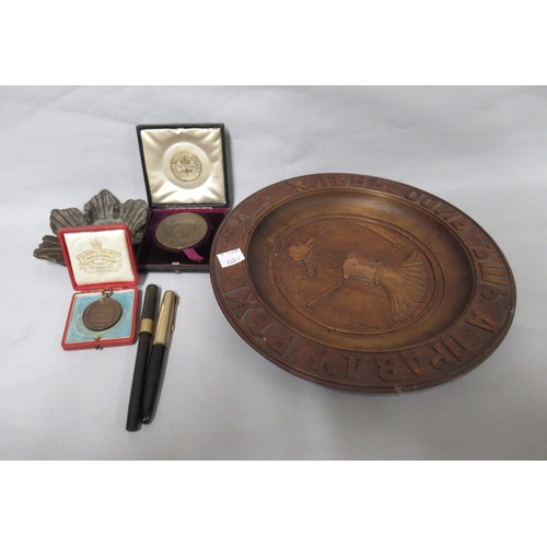 350 - HMS Victory cast copper pin dish, Russian carved wooden circular dish, gold plated Parker fountain p... 