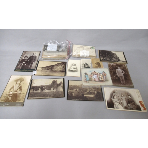 417 - Large quantity of loose postcards, carte de visite and cigarette cards etc
