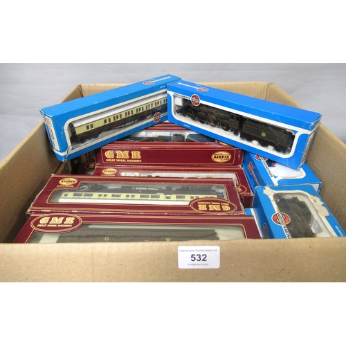 532 - Box containing a quantity of various Airfix 00 gauge rolling stock and carriages containing a large ... 