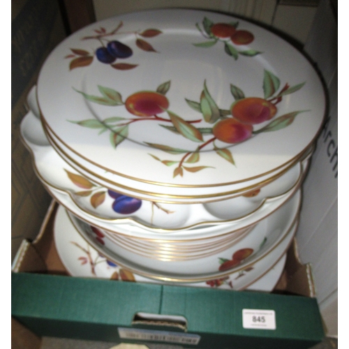 845 - Large quantity of Royal Worcester Evesham pattern kitchen and tableware
