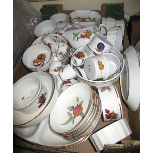 845 - Large quantity of Royal Worcester Evesham pattern kitchen and tableware