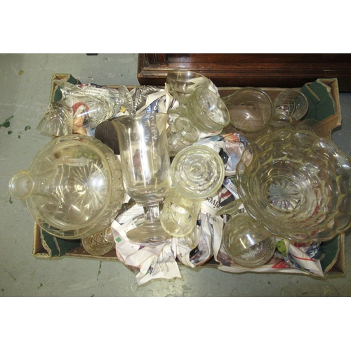 903 - Box containing a quantity of miscellaneous glassware