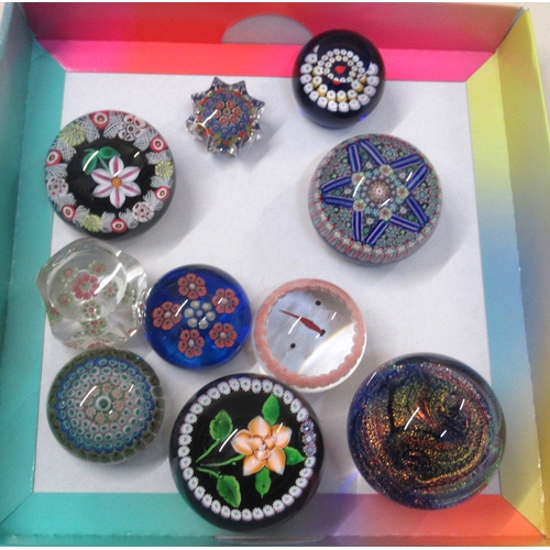 943 - Good quality modern Millefiori glass paperweight, together with a small collection of other various ... 