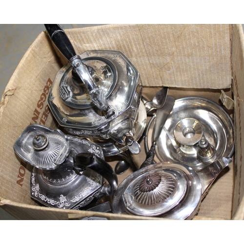 985 - Plated spirit kettle, plated claret jug and small quantity of other miscellaneous silver plate