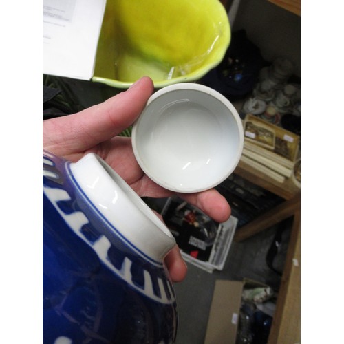 809 - Two Chinese blue and white ginger jars, together with a Canton plate