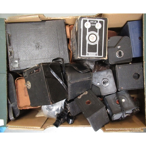 309 - Collection of various box cameras, including a Gem Junior 120 with an original cardboard carton