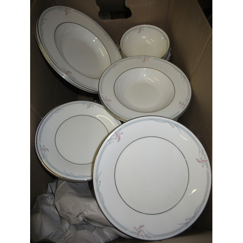 516 - Royal Doulton Carnation pattern dinner service of ten places