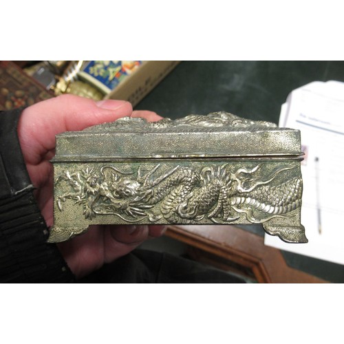 299 - Quantity of various cigarette lighters, cigarette cases and boxes