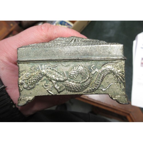 299 - Quantity of various cigarette lighters, cigarette cases and boxes