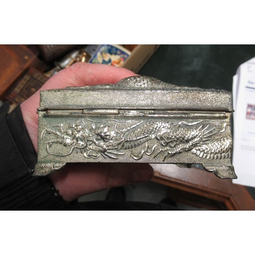 299 - Quantity of various cigarette lighters, cigarette cases and boxes