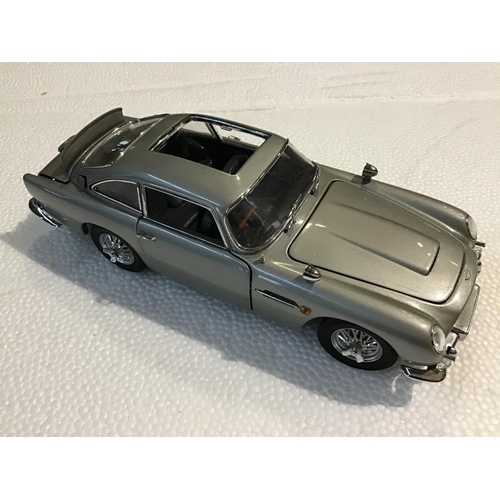 226 - Danbury Mint model Aston Martin DB5 as used in the 007 movies. Superb model rendered in fine detail ... 