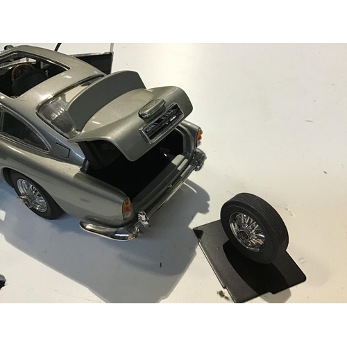 226 - Danbury Mint model Aston Martin DB5 as used in the 007 movies. Superb model rendered in fine detail ... 