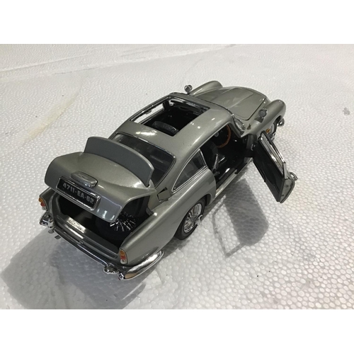 226 - Danbury Mint model Aston Martin DB5 as used in the 007 movies. Superb model rendered in fine detail ... 