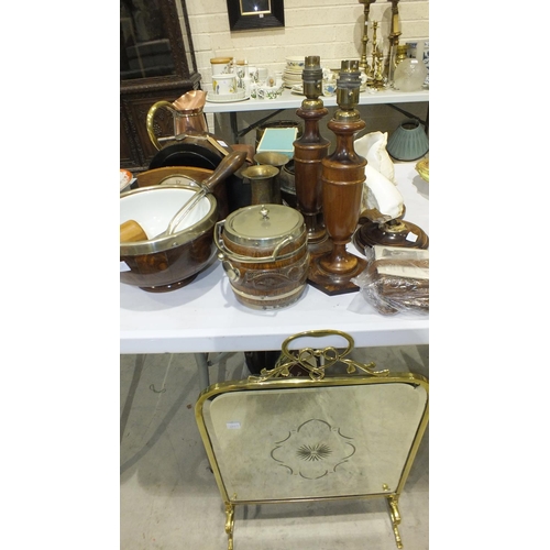 151 - A brass and glass-mirrored fire screen, various cedar wood candlesticks, lamp holders, mantle clock ... 