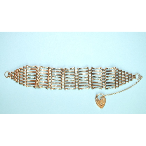 329 - A 9ct gold gate-link bracelet with padlock clasp, 2.8cm wide, 17.5cm long, 15.2g.