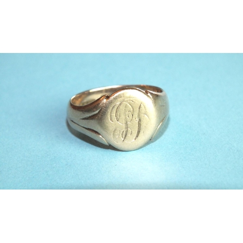 353 - A 9ct rose gold signet ring, size N, 4.6g.