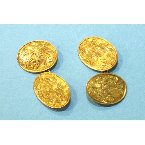 365 - A pair of 9ct yellow gold cufflinks, with engraved scrolling decoration, 4.5g.