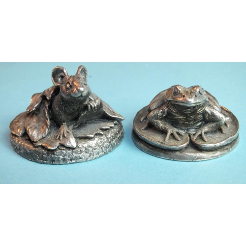 82 - Two modern filled-silver models: a mouse emerging from under a leaf and a frog on a lily pad, both B... 