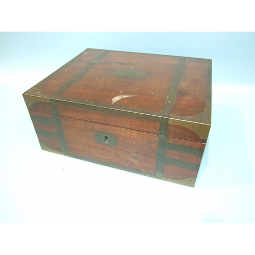 822 - A good-quality George III mahogany writing box with full brass bindings, flush handles and corners, ... 