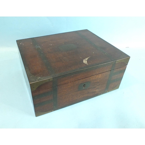 822 - A good-quality George III mahogany writing box with full brass bindings, flush handles and corners, ... 