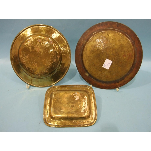 867 - Three small Cairo ware dishes, 13cm, 18cm and 20cm diameter, (3).