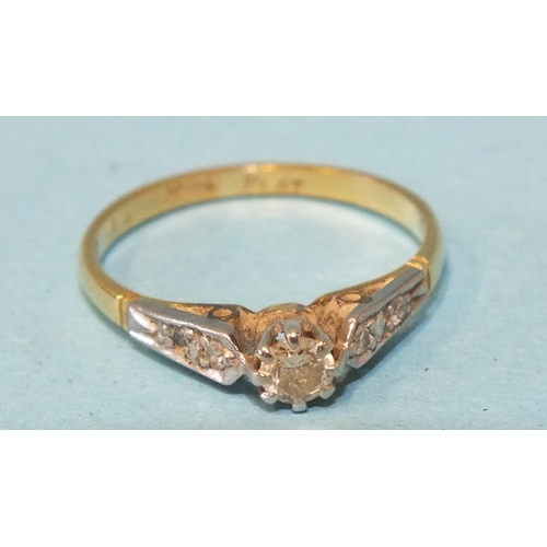 240 - A solitaire diamond ring claw set a diamond of approx 0.15cts in 18ct gold and platinum mount, size ... 