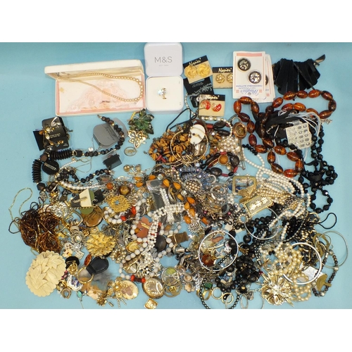 76 - A quantity of costume jewellery.