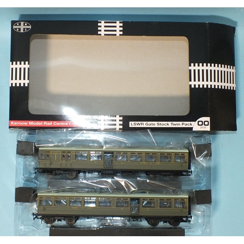 240 - Kernow OO gauge, K1001 LSWR Gate Stock twin-pack, boxed with accessories.