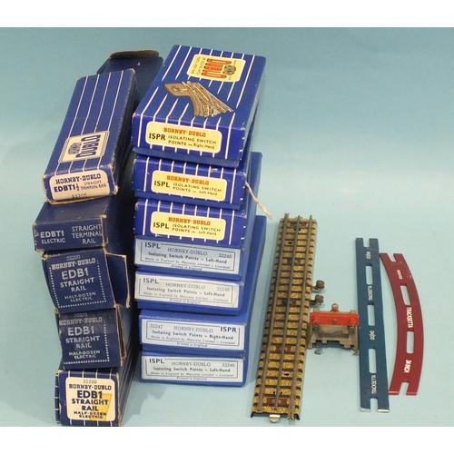 305 - Hornby Dublo, a quantity of boxed and unboxed 3-rail tinplate track and points: ISPR (x2), ISPL (x5)... 