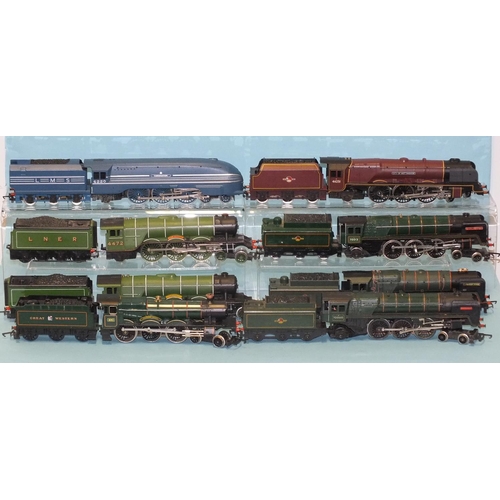 327 - Hornby OO gauge, R685 LMS Coronation Class 4-6-2 locomotive with three coaches, RN6220, R577, Duches... 