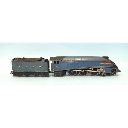 333 - Hornby Dublo, EDL1 3-rail LNER 4-6-2 locomotive RN7 