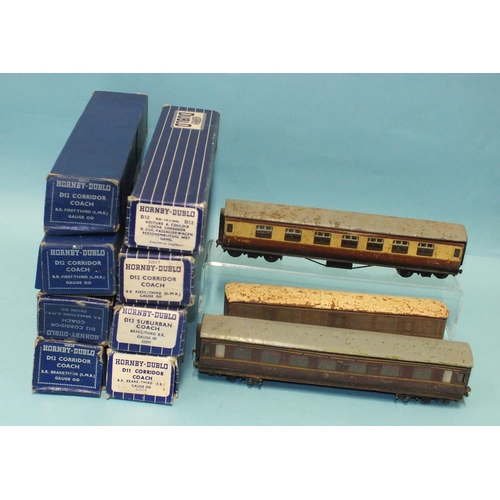 337 - Hornby Dublo, six D12 corridor coaches, one D11 and one D13 coach, (all boxed) and three unboxed, (1... 