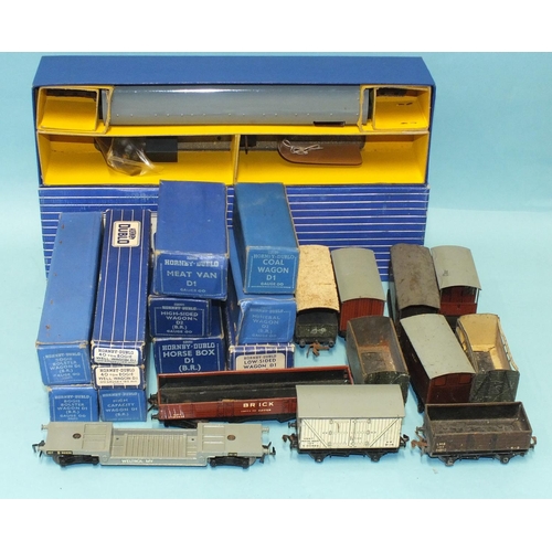 339 - Hornby Dublo, rolling stock: 3475 TPO Lineside Apparatus (3-rail), boxed, eleven boxed wagons and el... 