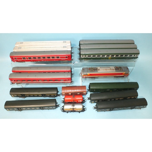 346 - Jouef OO gauge, 8435 SNCF CC6505 electric locomotive, thirteen Continental coaches and three wagons,... 