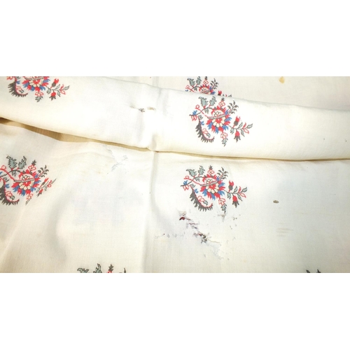 514 - A cream Paisley shawl with woven border and flower sprays and silk fringing, (153 x 155cm excluding ... 