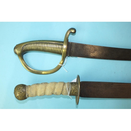 577 - An antique French brass-hilted infantry side-arm with 59cm curved blade, 73cm overall, scabbard lack... 