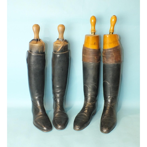 172 - A pair of gentleman's leather riding boots with fitted wood trees, together with a pair of lady's ri... 