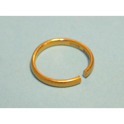 289 - A 22ct gold wedding band, 3mm wide, size O approximately, (sawn through), 4.5g.