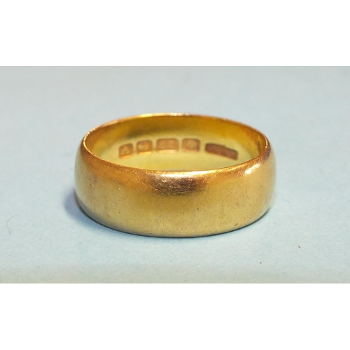 336 - A 22ct gold wedding band, 8mm wide, size W, 11g.