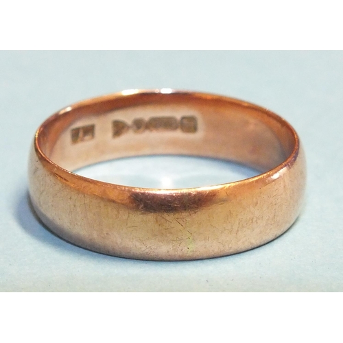 339 - A 9ct rose gold wedding band, 6mm wide, size S, 4g.