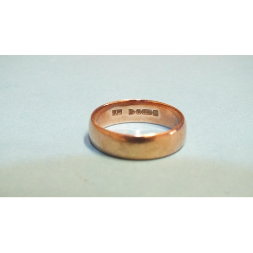 339 - A 9ct rose gold wedding band, 6mm wide, size S, 4g.