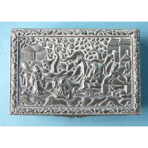 474 - A rectangular white metal snuff box decorated with chinoiserie scenes, 7cm.