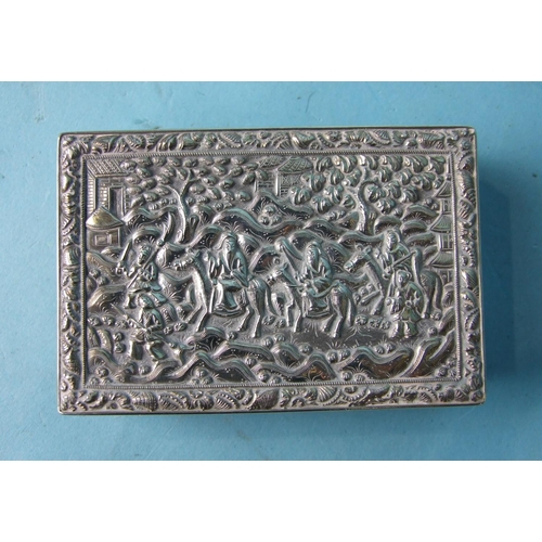 474 - A rectangular white metal snuff box decorated with chinoiserie scenes, 7cm.